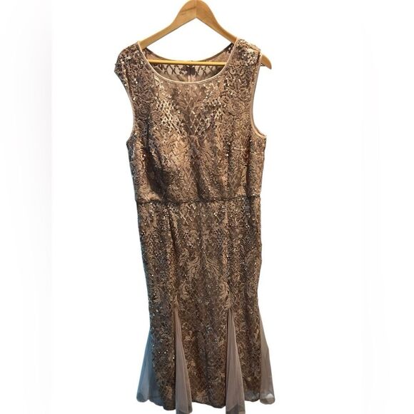 Alex Evenings Sequin Lace Sleeveless Gown w/ Mesh Godet Insets – Size 16 - Picture 7 of 9